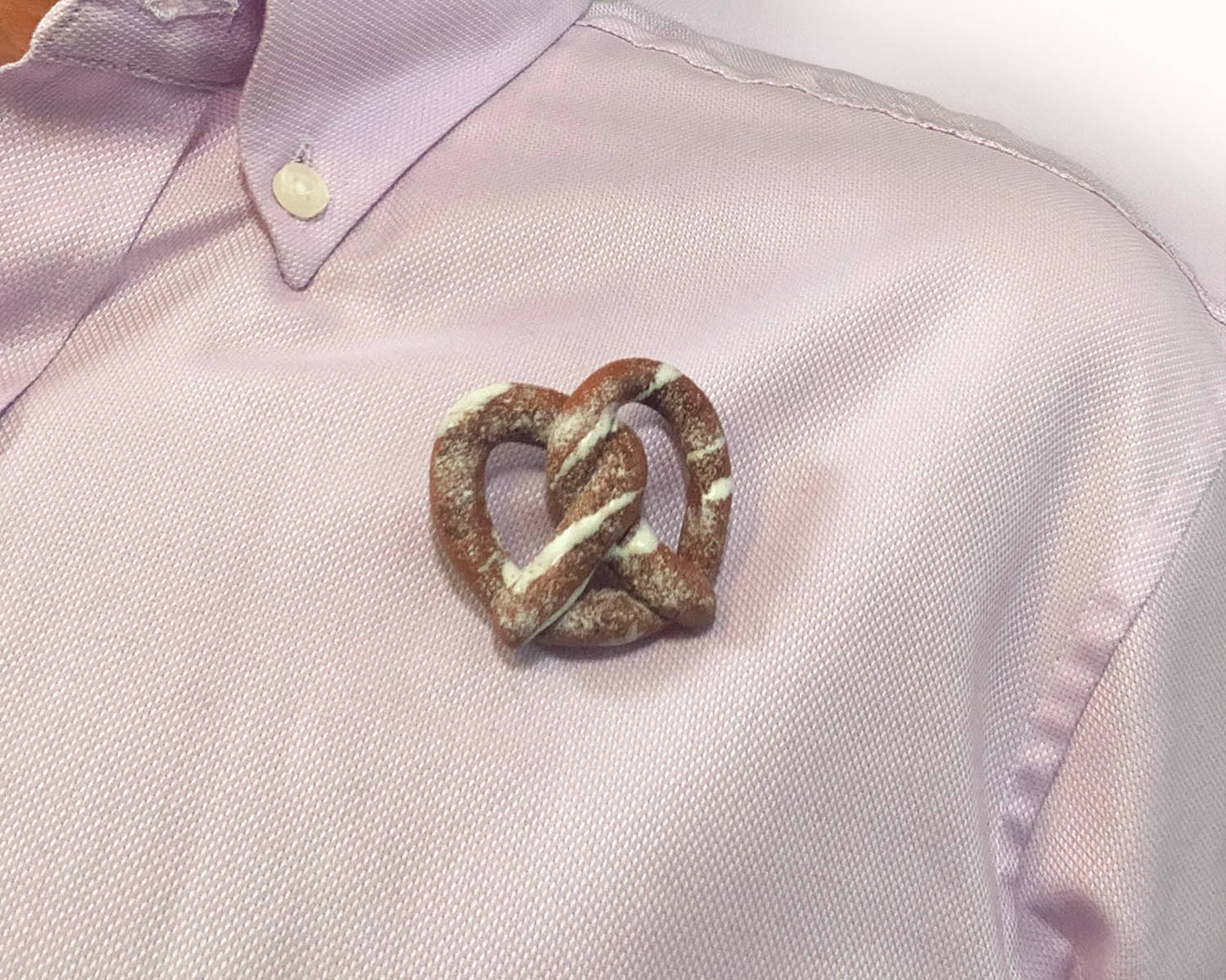Cinnamon Sugar Pretzel Brooch